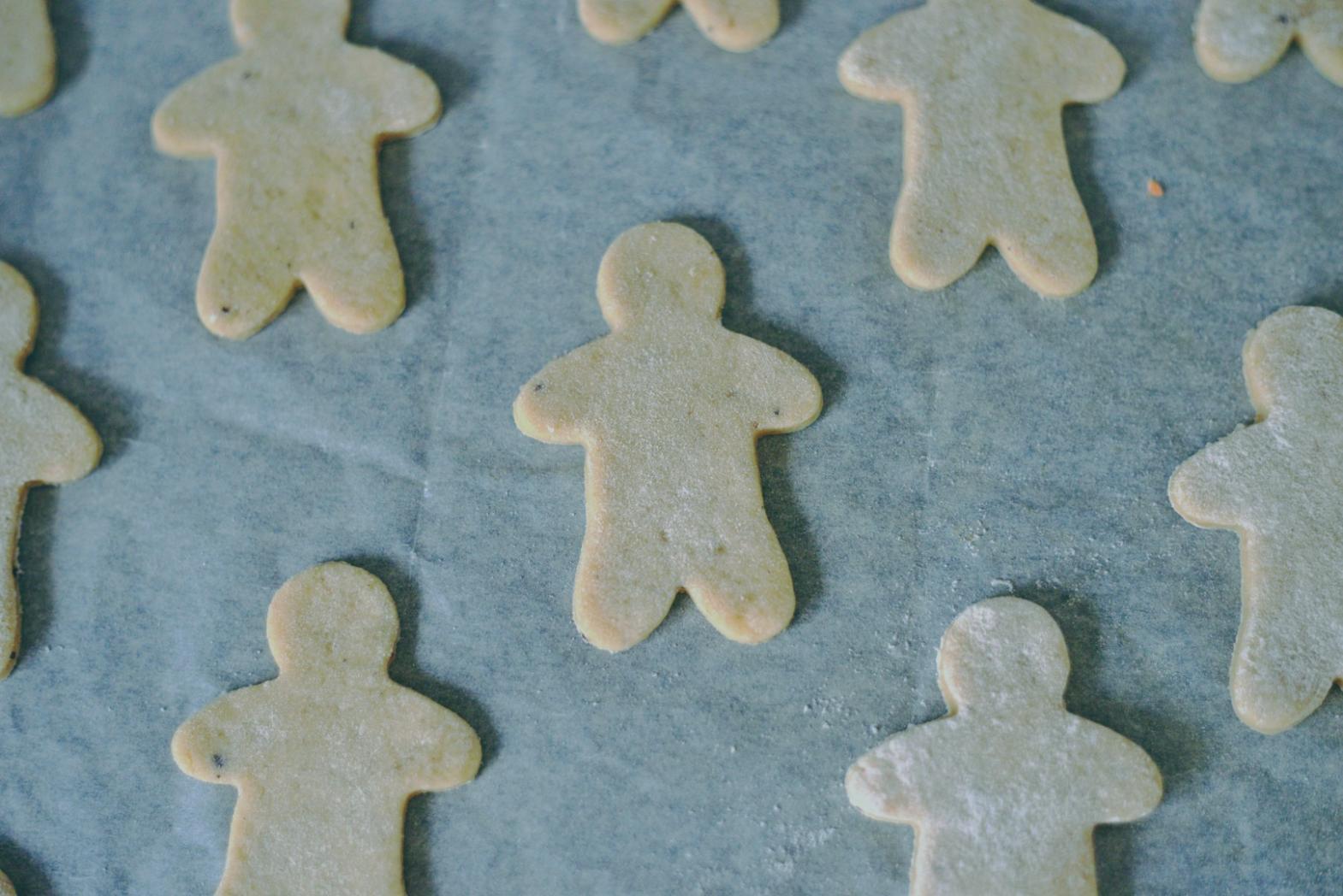 Instruktor demonstriert fortgeschrittene kulinarische Technik